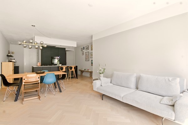 Medium property photo - Van Oldenbarneveldtstraat 52H, 1052 KC Amsterdam